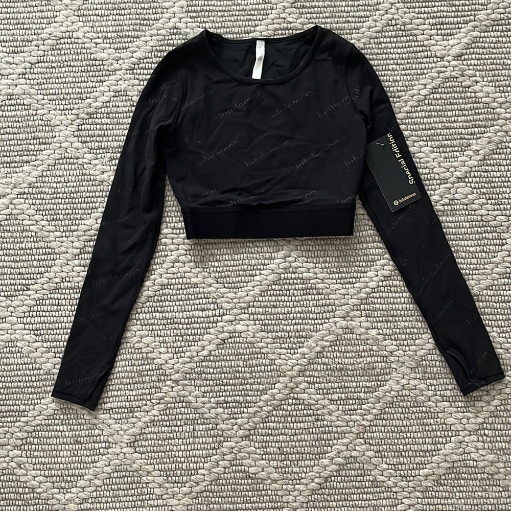 Wonder train crop top